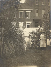Mary Murray and Anna Magdalen Himes on Louther St. home